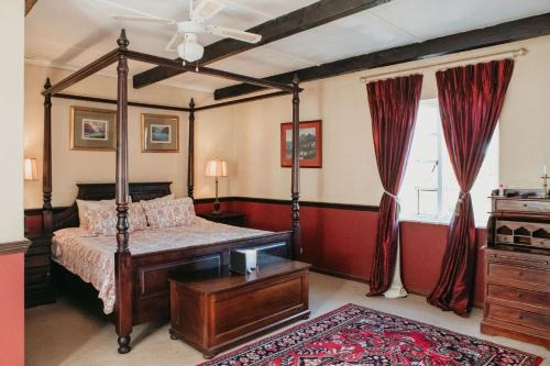 Bathurst House | The Historic Pig and Whistle Inn