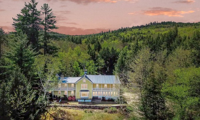 Carroll County House | The Historic Wolfville Mountain Home | Sleeps 25