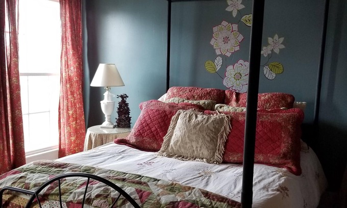 Wilmington Apartment | The historical charm of Nana's nest