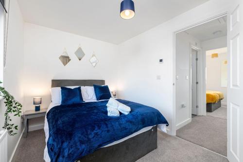 Lincoln House | The Holt-Ideal for Contractors- Heartwarming 2 Bedrooms Apartment-Parking