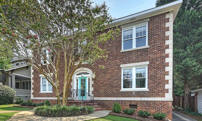 Charlotte Apartment | The Home Collection - Lamar Avenue