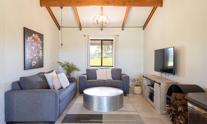 Pokolbin House | The Homestead @ Hunter Gleann- Oh those views and the fabulous pool.