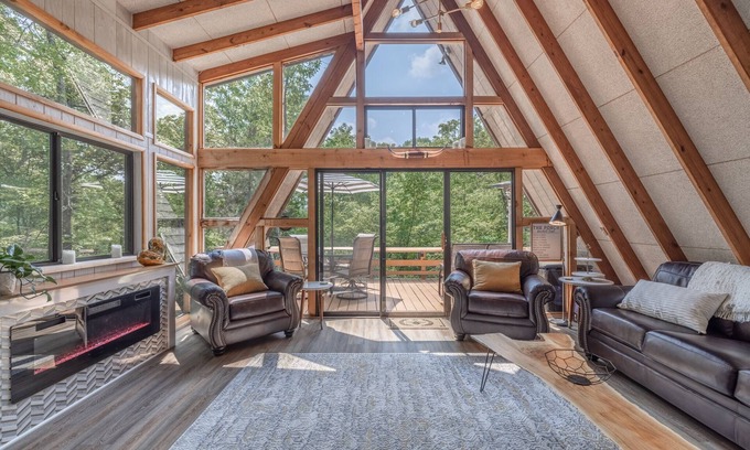 Wright City Ski Chalet | The Honey Bee Inn by Innsbrook Vacations!