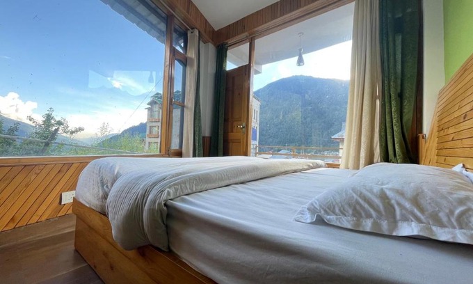 Manali Hotel | The Honey Woods