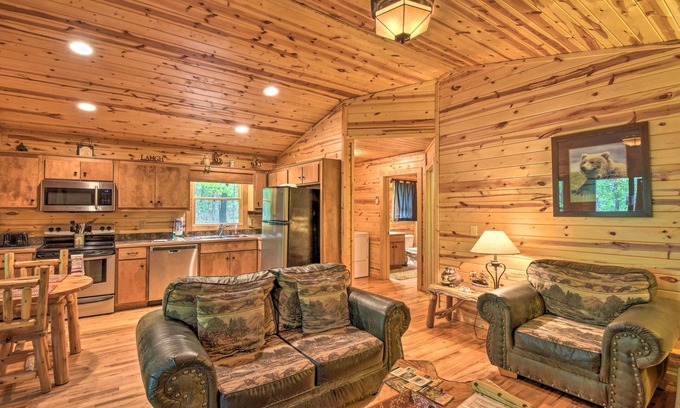 Helen Cabin | ‘The HoneyBee’ Cabin w/Private Porch + Hot Tub