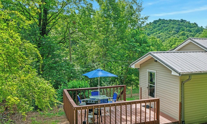 Bakersville House | The Honeycomb Hideout-Charming 2-bedroom house in marvelous Bakersville