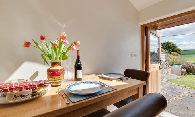 Georgeham Cottage | The Hop House