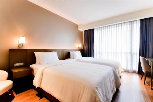 Makati Apartment | The Hotel at Acqua Residences Tower 2