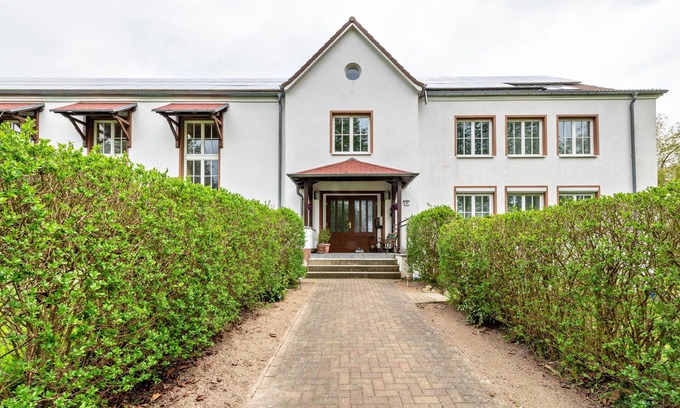 Groß Grabow House | "The House by the Pond" for 20 people, with Garden, Wi-Fi & Pond