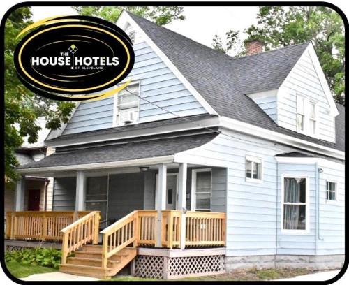 Old Brooklyn Apartment | The House Hotels - Henninger Lower V1