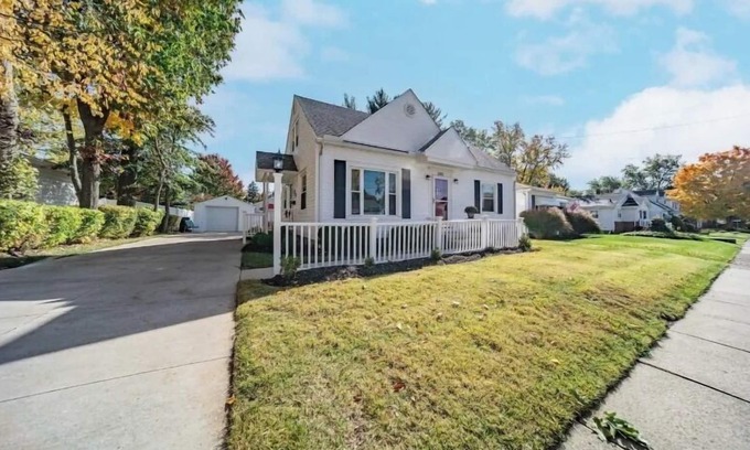 Cuyahoga Falls House | The House Hotels - 12th Street