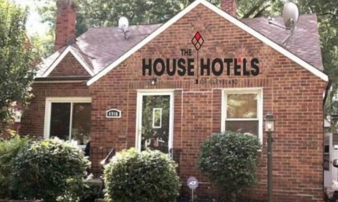 Old Brooklyn House | The House Hotels - W14th - 5 Beds - Cozy & Charming Old Brooklyn Home