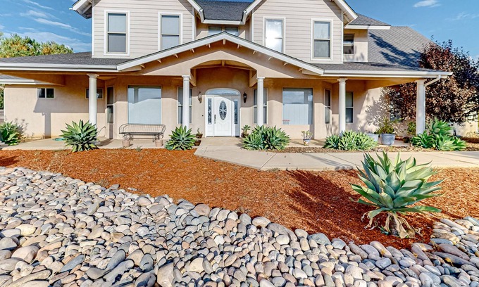 Alpine House | The House of Views | Spacious home in Alpine with mountain views and gas grill