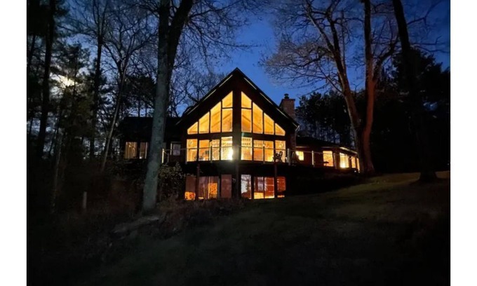 Hayward Cabin | The House on Round - Book for Fall Colors Now! Kayaks Included!