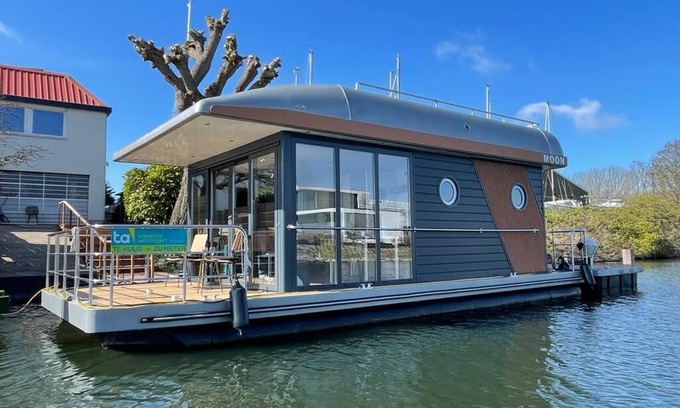 Kamperland Boat Rental | The Houseboat Kamperland