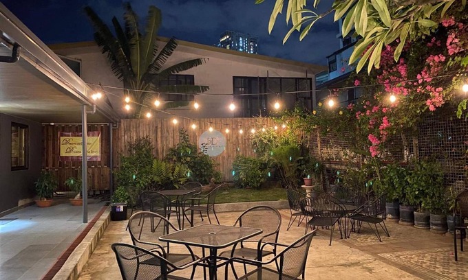 Pasay Hotel | The Hub District Garden Suites