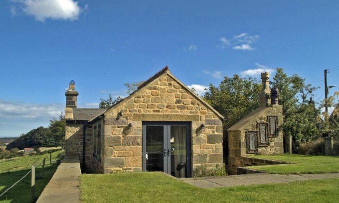 Lesbury House | The Huffy House