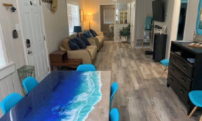 Navarre Cottage | The Incognito Mermaid - 3 Bedrooms - 5 Miles From Navarre Beach