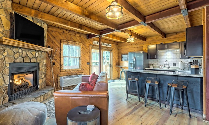 Blairsville Cabin | The Industrial | New woodland cabin in Blairsville with great deck & fireplace