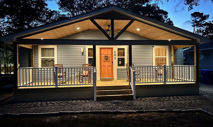 Tranquil Harbour Cottage | The Inkwell ~ An Oak Island Gem