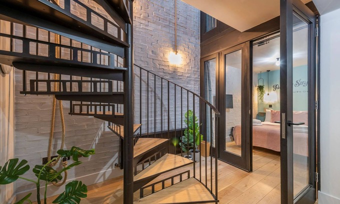 Covent Garden Apartment | The Insta Playhouse - Covent Garden - by Frankie Says