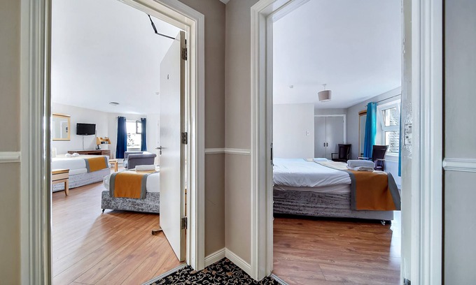 Londonderry House | The Iona Inn