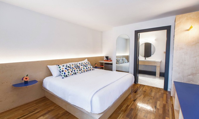Berry Hill Hotel | The Iris Motel - King Room