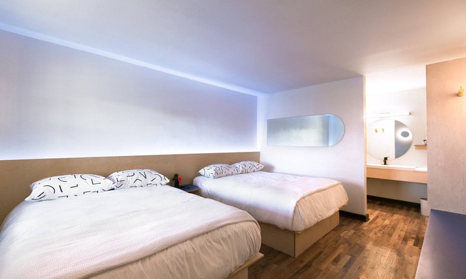 Nashville Hotel | The Iris Motel - Queen Room
