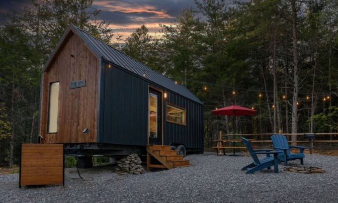 Knoxville Cabin | The Iris: Secluded Nordic style tiny home