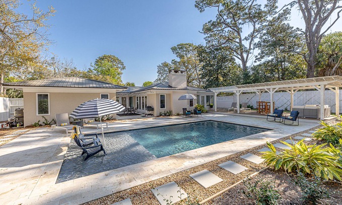 Saint Simons Heights House | The Island Pearl! Perfect Private Escape with Private Pool, Newly Renovated, Great Outdoor Spaces!