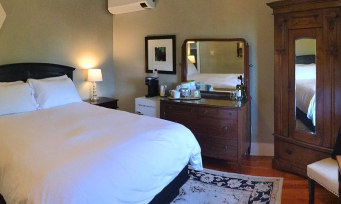 Grandview-Woodland House | The Ivy On Parker Guest House