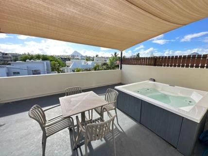 Flic-en-Flac House | The Jacuzzi Escape