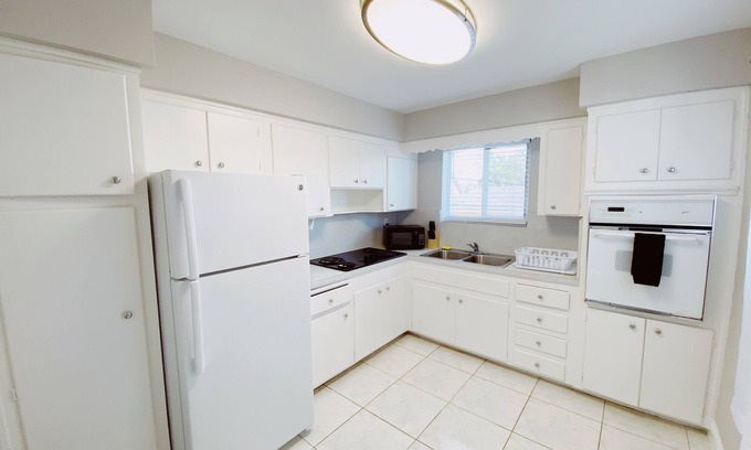 East Fort Lauderdale Hotel | The Jasmine Apartments by Lowkl
