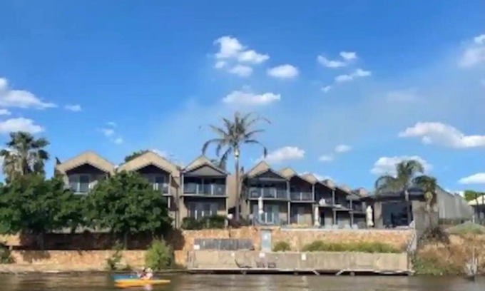 Nagambie Apartment | The Jetty Penthouse, Unit 9