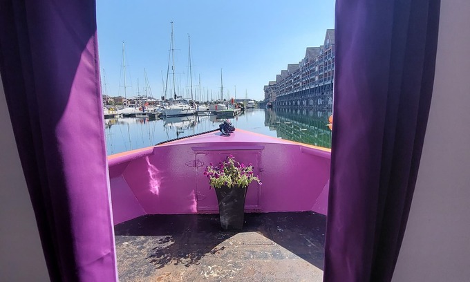 Liverpool Boat Rental | The Joker Boat Liverpool Central to all Liverpool Attractions