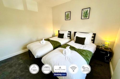 Mangotsfield House | The Jungle by AltoLuxoExperience Short Lets & Serviced Accommodation With Free Parking