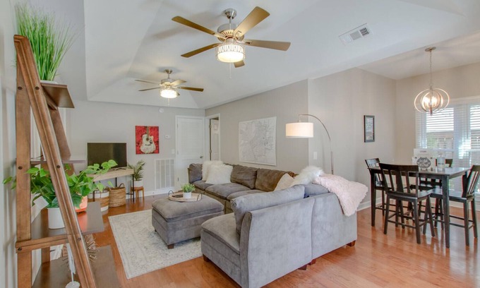 Hillsboro Village Condo | The Kearney♥Center of Hillsboro Village on foot♥Free Parking, 9 mins to downtown