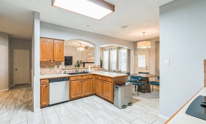 Rowlett House | The Kendall | Cozy Home and Pool