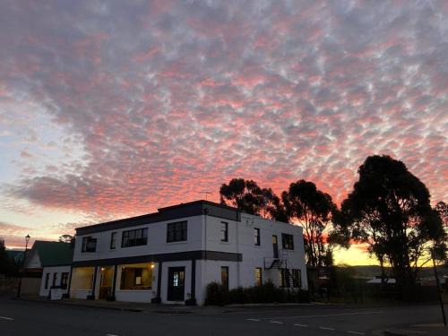 Oatlands Hotel | The Kentish Tasmania