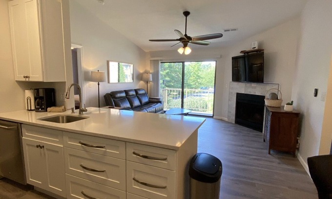 Deer Park Condo | The Kenwood Condo - Renovated 2 Bedroom/2 Bath