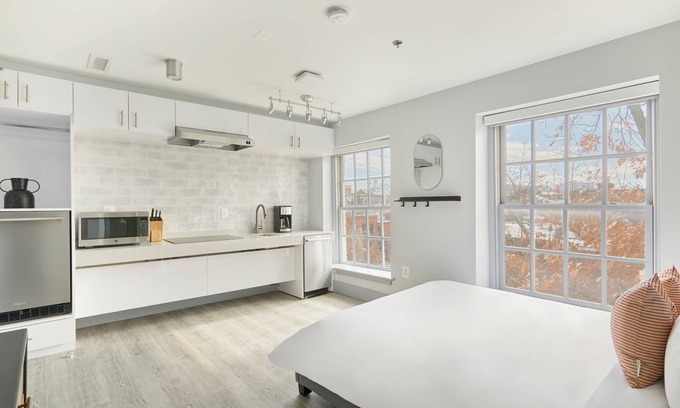 Old Town Alexandria Apartment | The King Street House by Kasa
