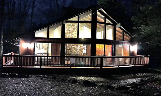 Blakeslee Cabin | The Kings Cabin in the Pocono Mountains