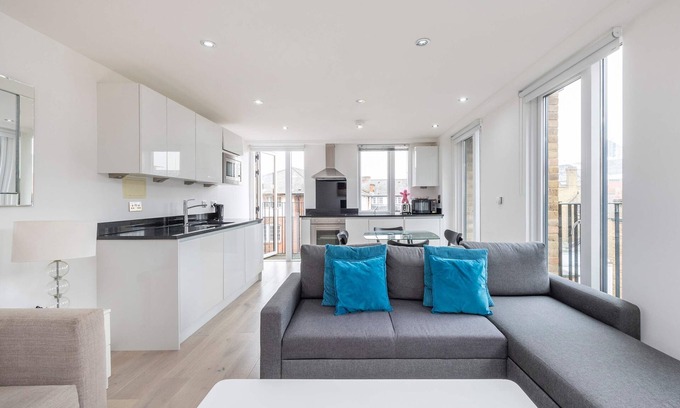 Euston Apartment | The Kings Residence - St Pancras - by Frankie Says