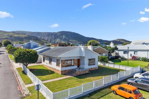 Kleinmond House | The Kleinmond Cottage by Host Agents