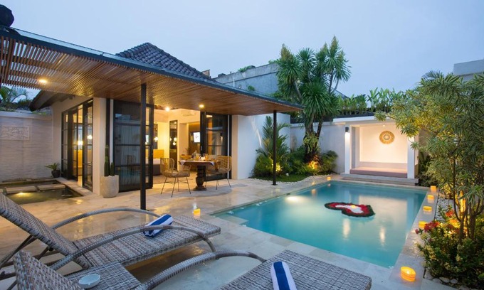 Seminyak Hotel | The Kon's Villa Bali Seminyak