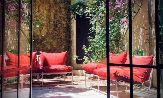 Rochefort House | The Lady of Glass