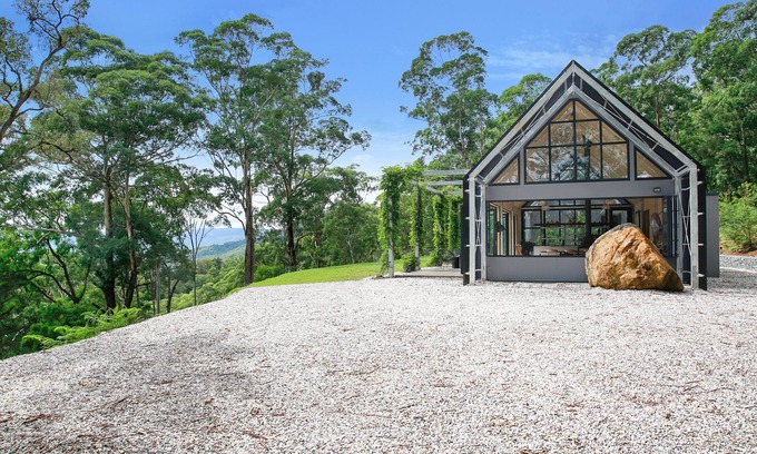 Kangaroo Valley House | The Lair, Kangaroo Valley. Luxurious retreat with stunning Valley views