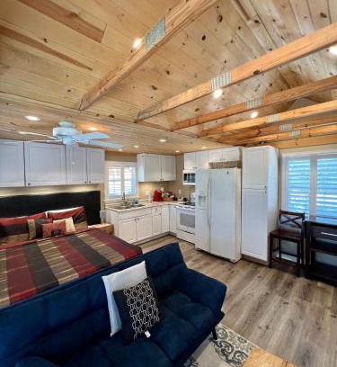 Lake Alfred House | The Lake Alfred Citruswood Cabin