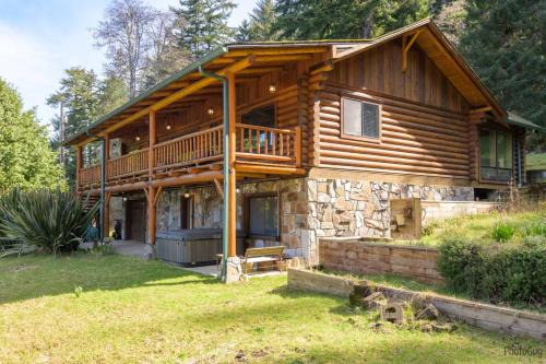 Lakeside House | The Lake Cabin