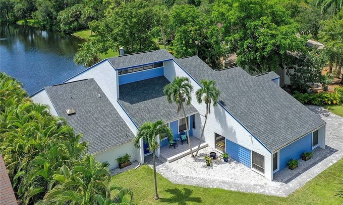 Iona Villa | The Lake House by SWFL-Villas, architect-designed villa, close to Sanibel
